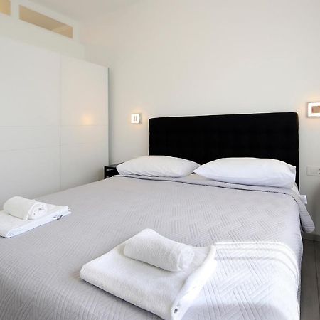 Apartments Lola Novalja Exterior photo