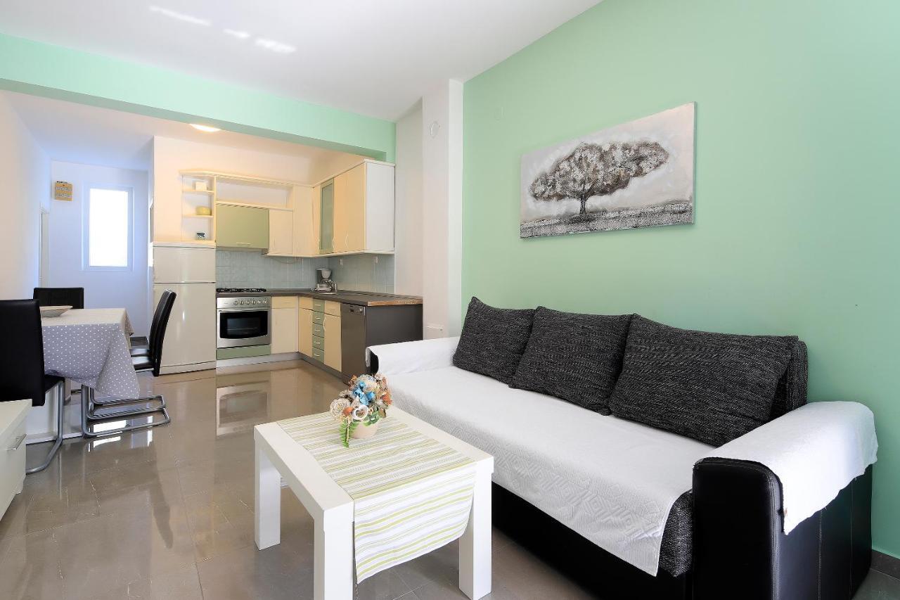 Apartments Lola Novalja Exterior photo