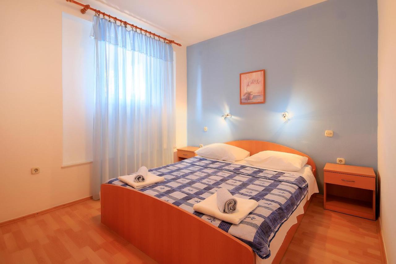 Apartments Lola Novalja Exterior photo