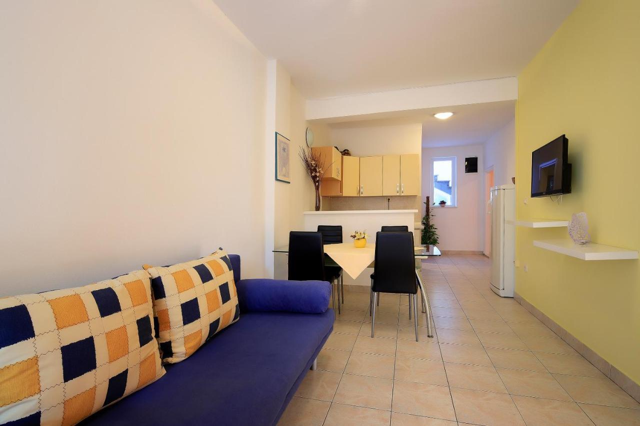 Apartments Lola Novalja Exterior photo
