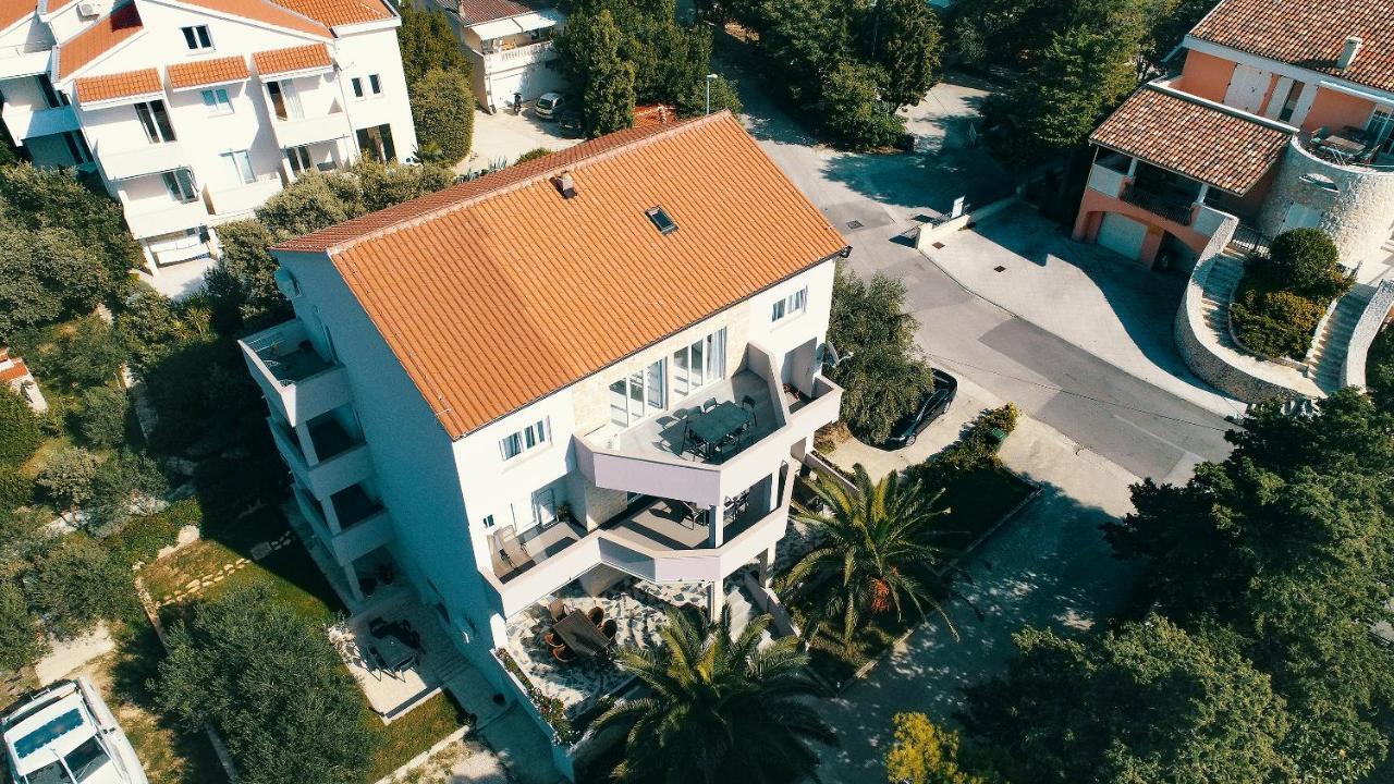 Apartments Lola Novalja Exterior photo