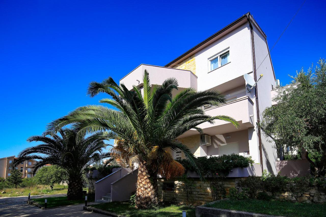 Apartments Lola Novalja Exterior photo